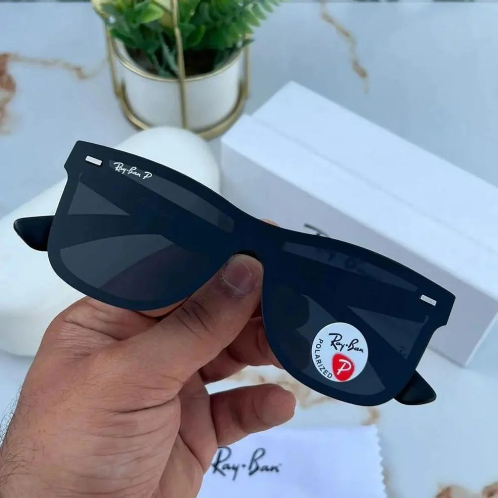Classic Square 650 sunglasses with black acetate frame and black polarised UV 400 lenses. Unisex design, 55 mm size, reduces glare and fits all face shapes. Available now at JUO INDIA.
