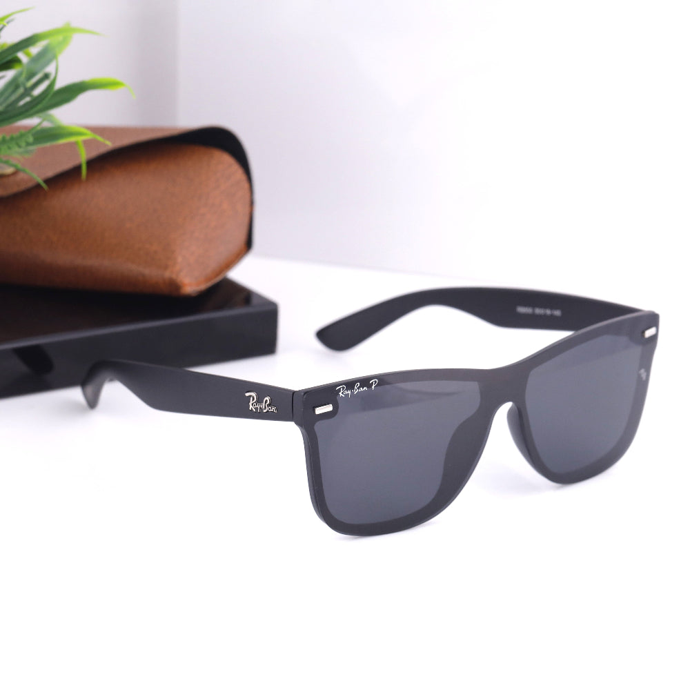 Classic Square 650 sunglasses with black acetate frame and black polarised UV 400 lenses. Unisex design, 55 mm size, reduces glare and fits all face shapes. Available now at JUO INDIA.
