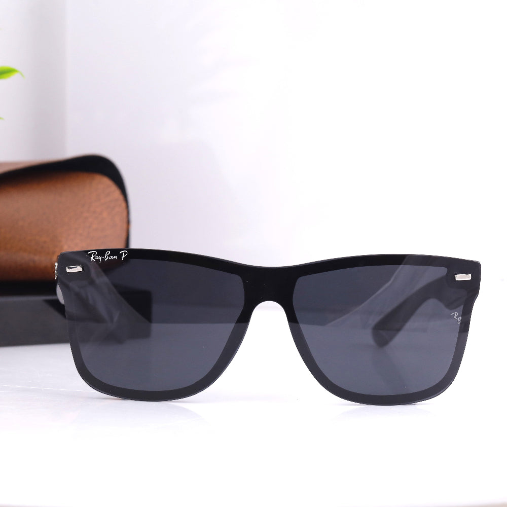 Classic Square 650 sunglasses with black acetate frame and black polarised UV 400 lenses. Unisex design, 55 mm size, reduces glare and fits all face shapes. Available now at JUO INDIA.
