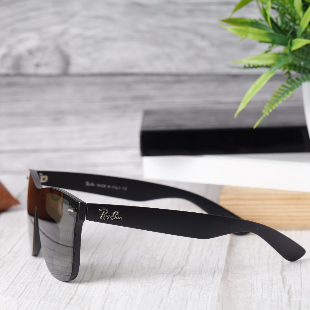 Classic Square 650 Black-Green Polarised Sunglass with matte black frame and UV 400 green polarised lenses from JUO INDIA.
