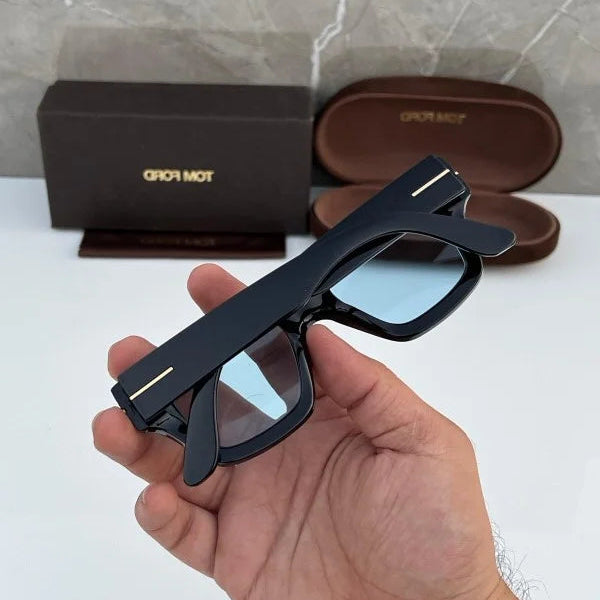 T0m F0rd 184 Black-Blue Sunglass (Shining) with glossy black frame and stylish blue lenses. UV400 protection with premium shine finish for a bold and modern look.